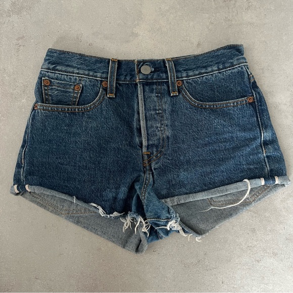 LEVI’S WHITE OAK CONE DENIM SHORTS - Picture 4 of 9